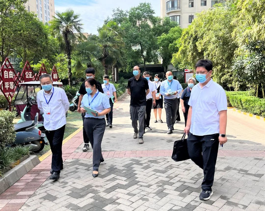 二七區(qū)大學(xué)路街道人大代表及政協(xié)委員赴康橋悅生活考察指導(dǎo)工作 二七區(qū)大學(xué)路街道人大代表及政協(xié)委員赴康橋悅生活考察指導(dǎo)工作