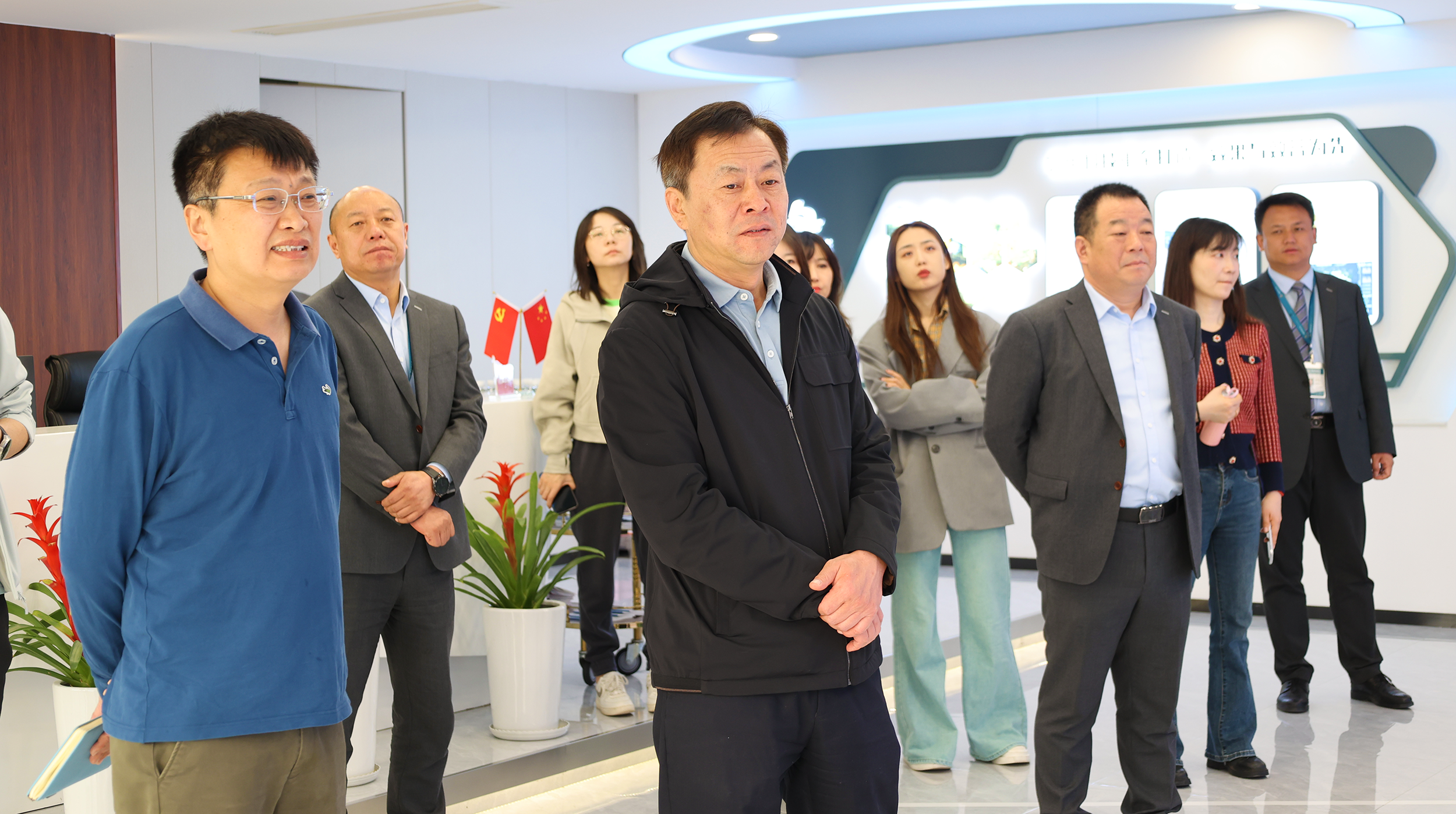 青島地鐵集團領導一行到訪康橋悅生活參觀交流 青島地鐵集團領導一行到訪康橋悅生活參觀交流