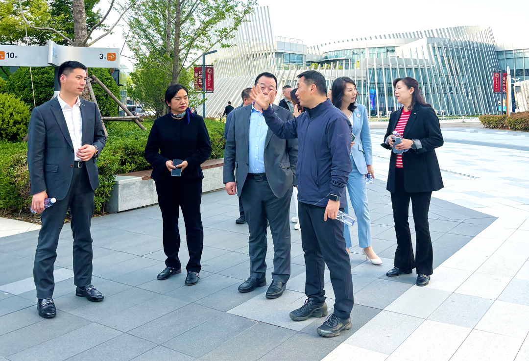 南京白下高新區管委會主任蔡嘉一行來訪悅生活
